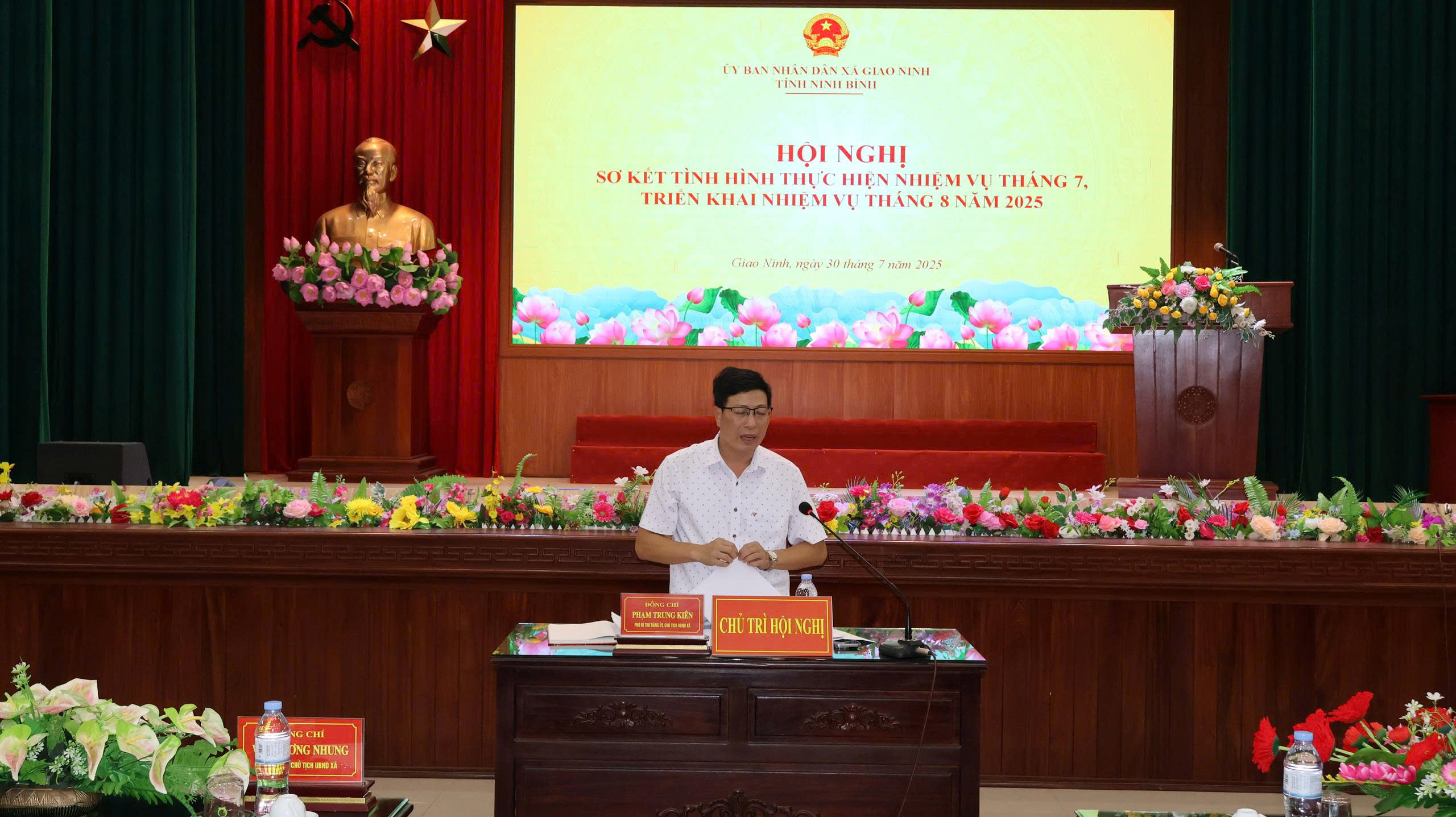 Ủy ban nhân dân xã Giao Ninh tổ chức Hội nghị sơ kết tình hình thực hiện nhiệm vụ tháng 7; triển khai nhiệm vụ trọng tâm tháng 8 năm 2025