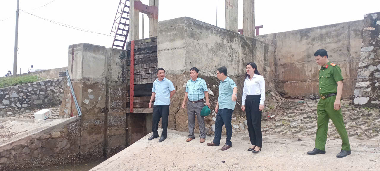 Xã Giao Ninh kiểm tra công tác phòng, chống bão số 3 (WIPHA)