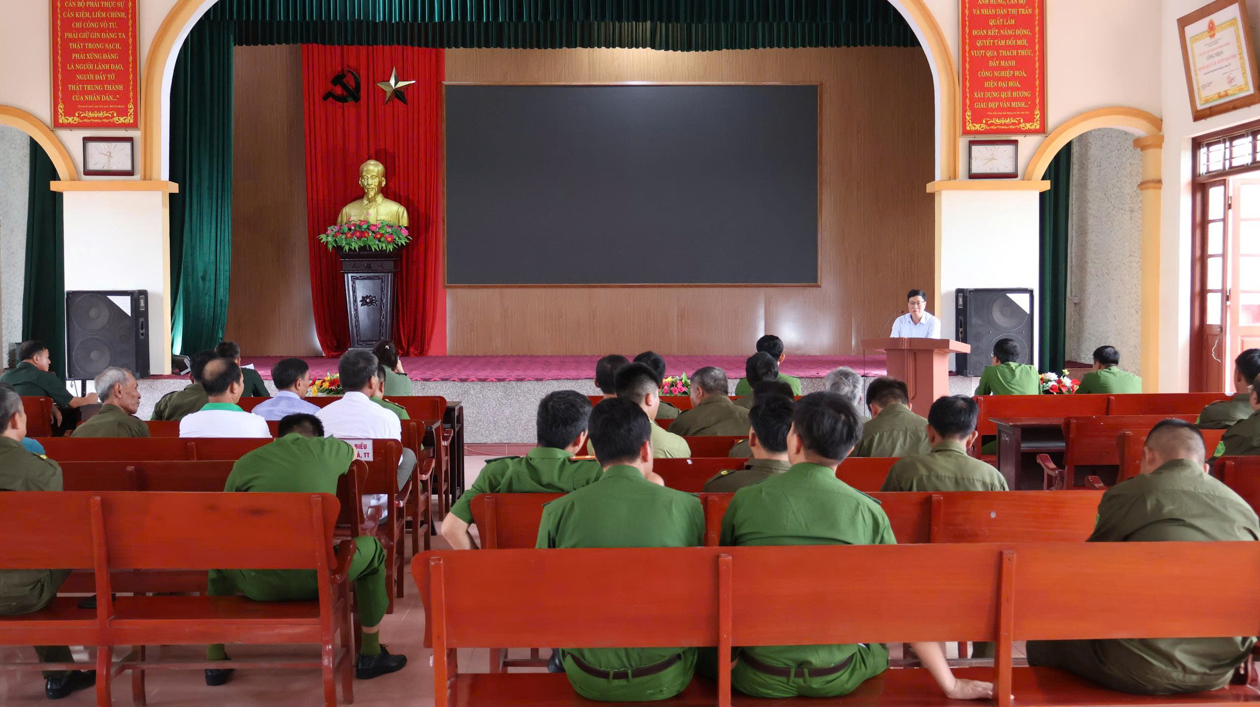 CÔNG AN XÃ GIAO NINH TỔ CHỨC HỘI NGHỊ TRIỂN KHAI CÔNG TÁC ĐẢM BẢO AN NINH TRẬT TỰ PHỤC VỤ ĐẠI HỘI ĐẠI BIỂU ĐẢNG BỘ XÃ GIAO NINH LẦN THỨ I, NHIỆM KỲ 2025–2030 