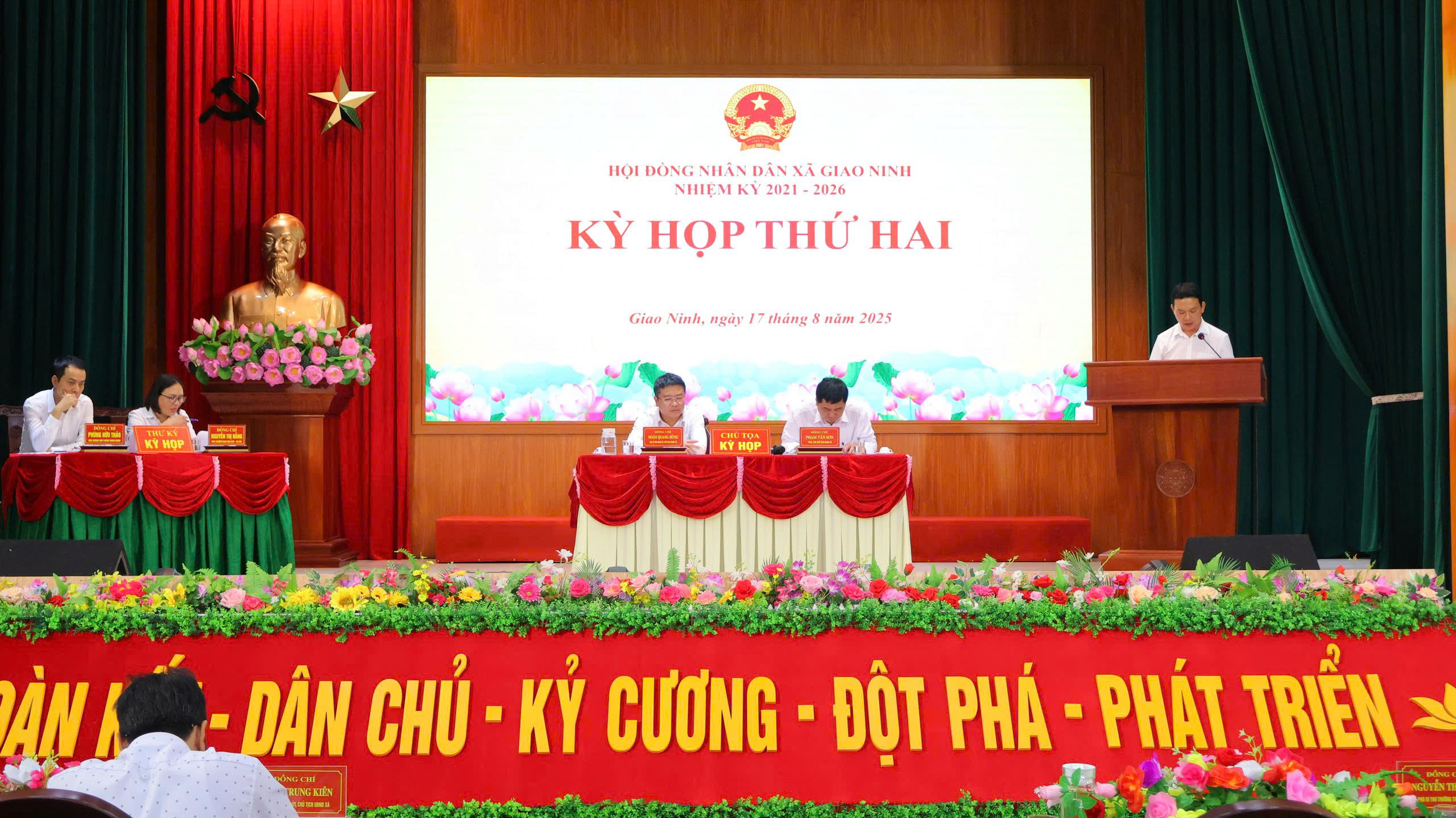 Hội đồng nhân dân xã Giao Ninh tổ chức kỳ họp thứ Hai HĐND xã khóa I, nhiệm kỳ 2021-2026