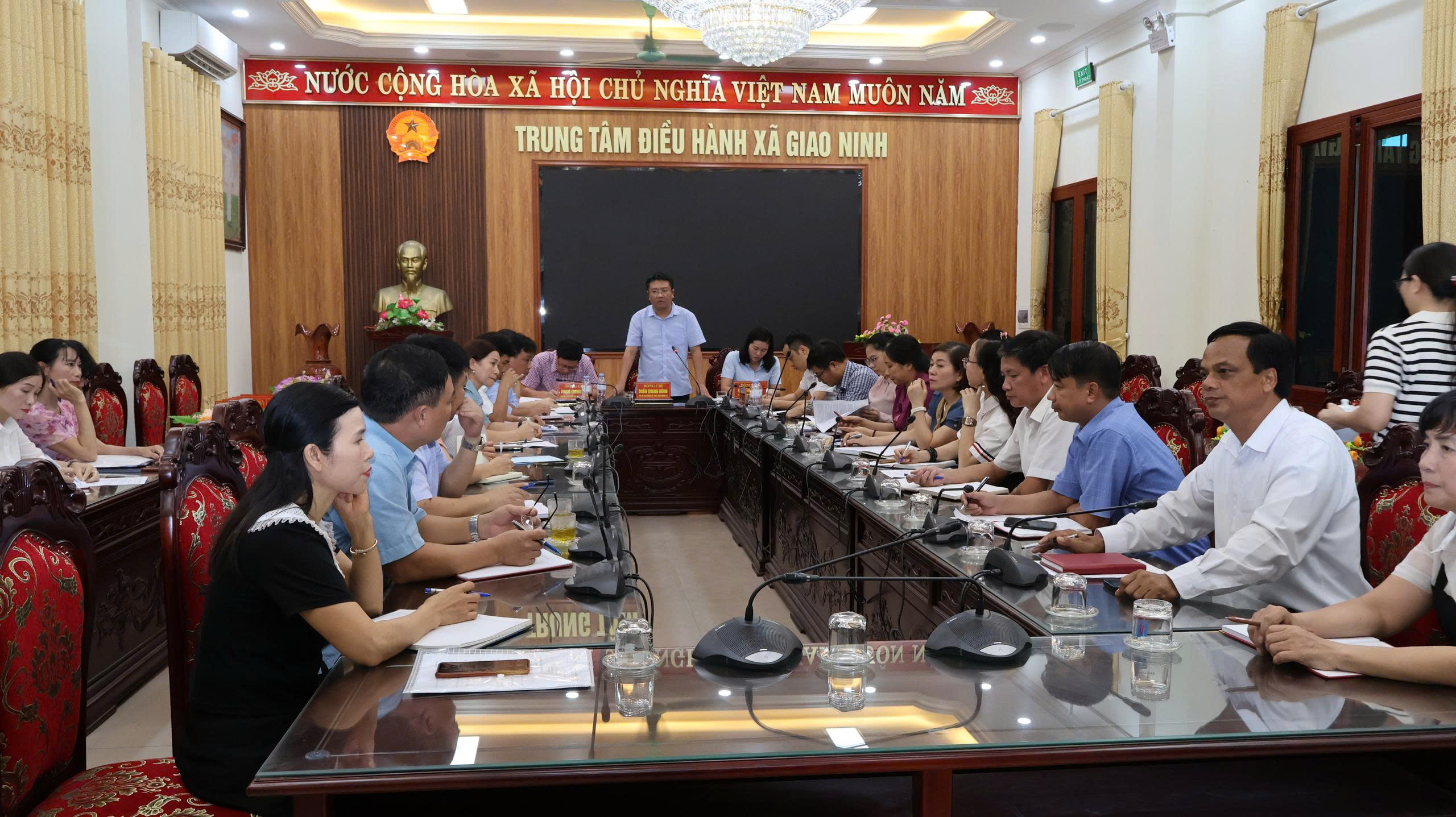 ĐẢNG ỦY – HĐND – UBND XÃ GIAO NINH LÀM VIỆC VỚI BAN GIÁM HIỆU CÁC NHÀ TRƯỜNG ĐỂ CHUẨN BỊ CÁC ĐIỀU KIỆN CHO NĂM HỌC MỚI 2025-2026